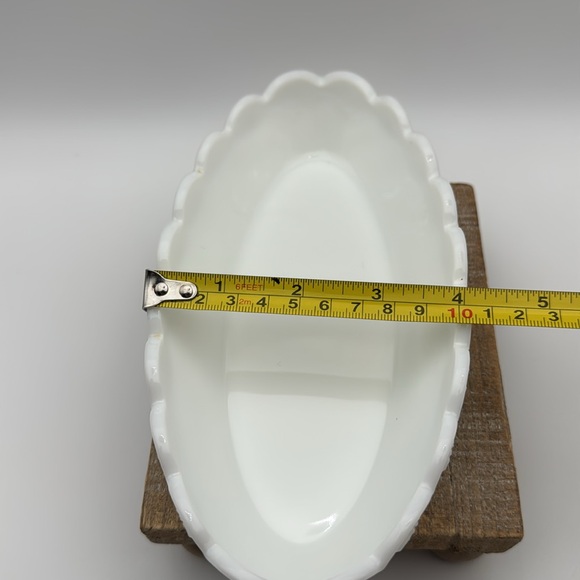 Vintage Westmoreland White Milk Glass Scalloped Edge Dish with Grape Design - Picture 6 of 8